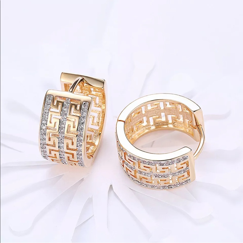 New 18K Yellow Gold Plated Crystal Hoop Earrings - Picture 2 of 3